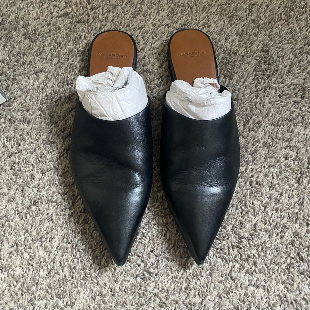 Vagabond Black Pointed Leather Mules